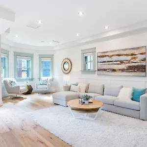 Easeful 2 Bedroom Unit Near Bay Vancouver
