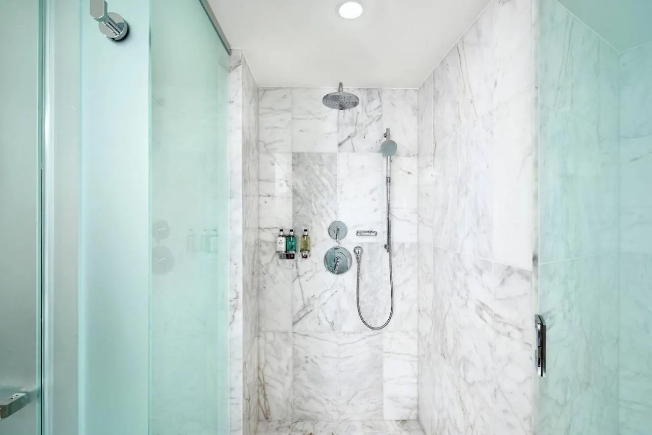 Jw Marriott Parq Vancouver Hotel